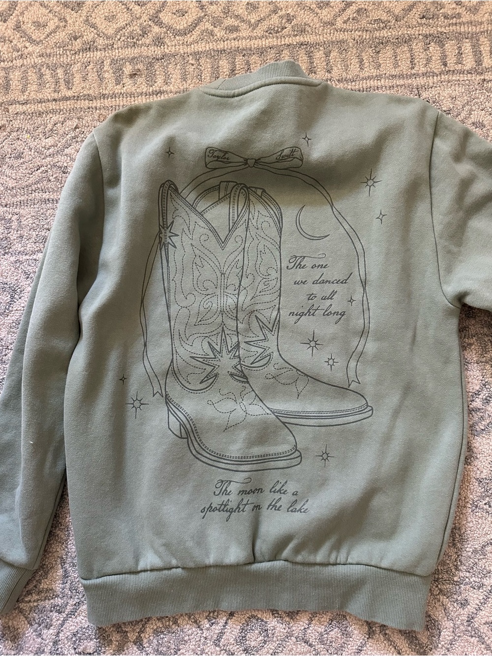 Taylor Swift Danced all Night  kanga sweatshirt size Small - Picture 6 of 8